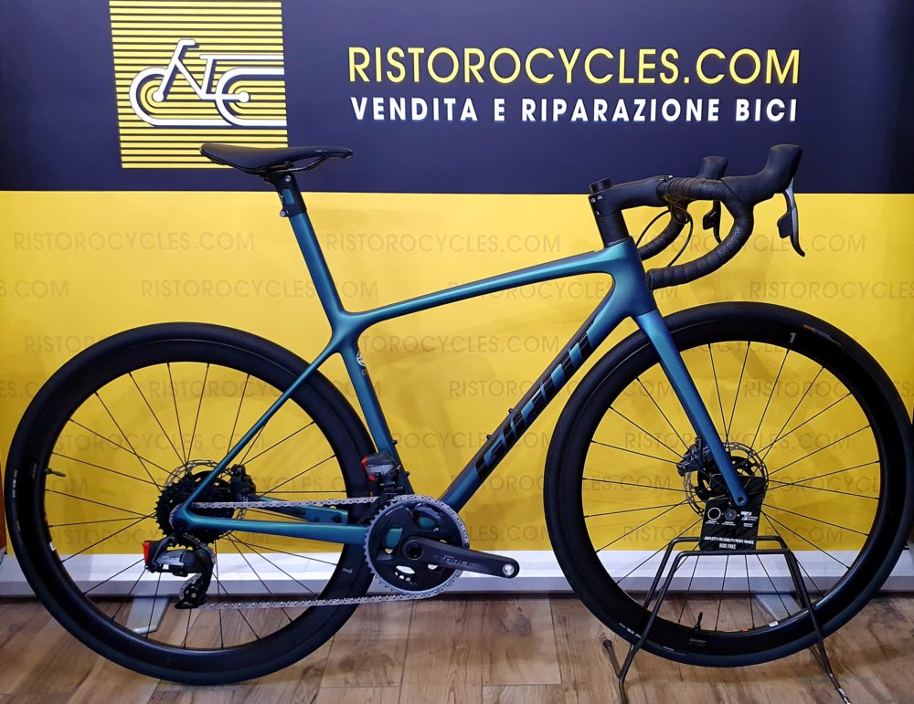 Giant TCR ADVANCED SL DISC 2021 in pronta consegna. ristorocycles Giant Store a Pinerolo, Torino